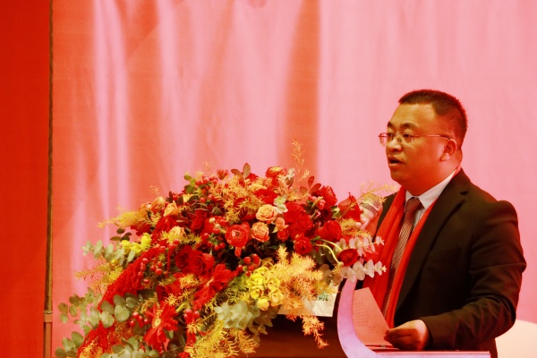 坚韧铸就梦想，开启璀璨新篇|昆明爱维艾夫医院2025年迎新晚宴圆满举办