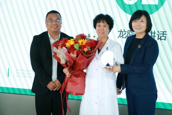 仁心十载,荣光共鉴 | 热烈祝贺龙燕院长入职十周年!